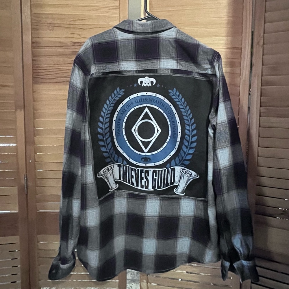 Skyrim Elder Scrolls upcycled Mens XL Shirt